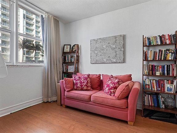 5th image of 500 NE 29th St APT 803
