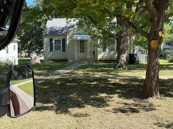 618 Iowa Ave, Holton, KS 66436