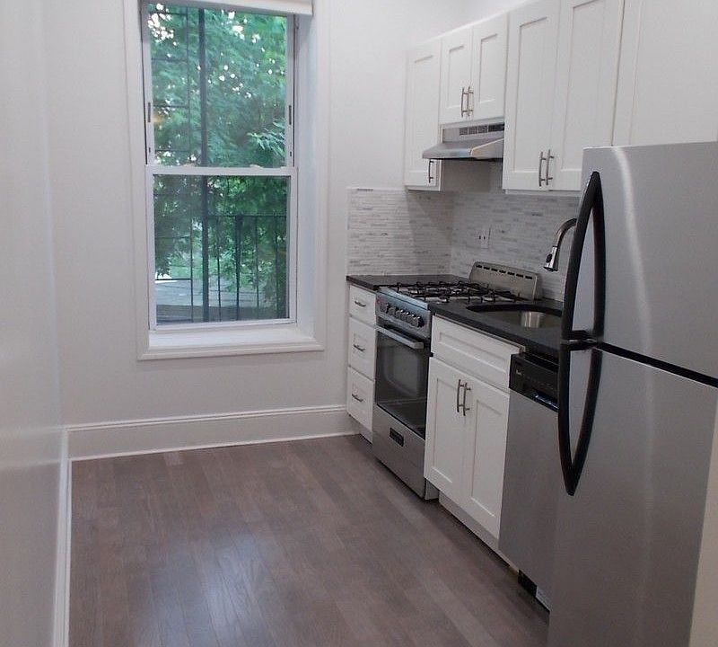 1st image of 732 Washington Ave APT 1A