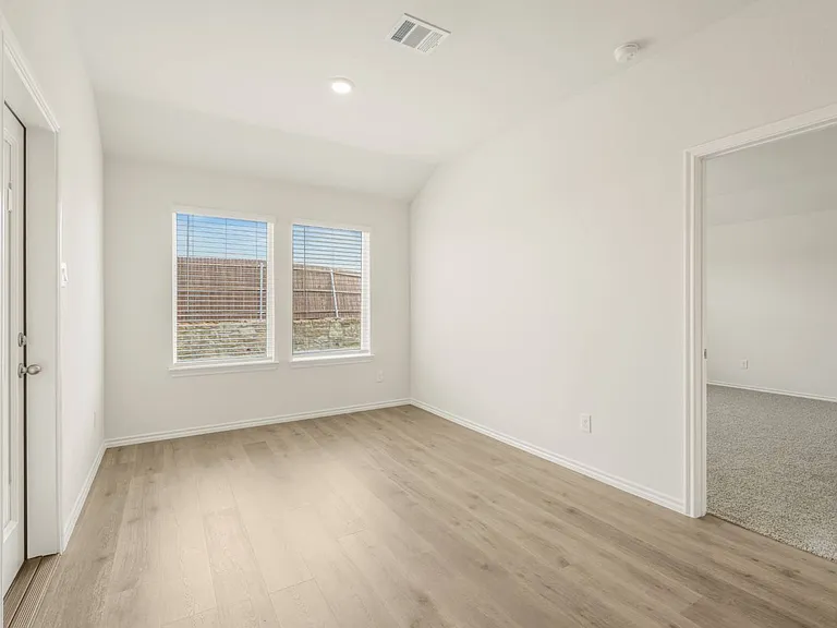 1558 Brooke Dr — Photo 14