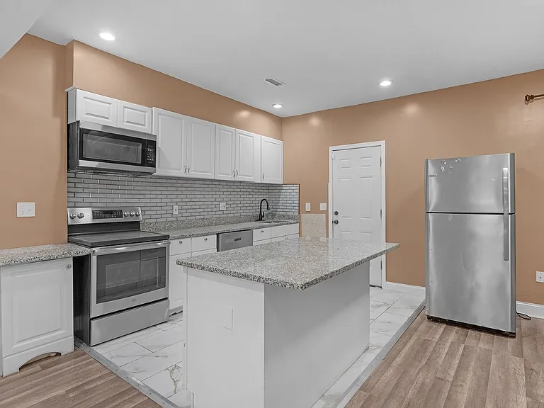 3003 W Garrison Ave — Photo 3