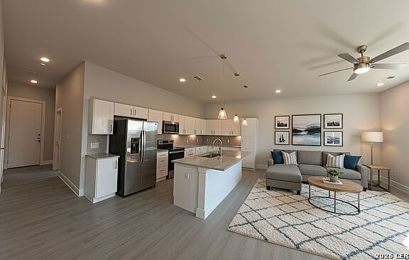 4th image of 330 E Carson St #2103