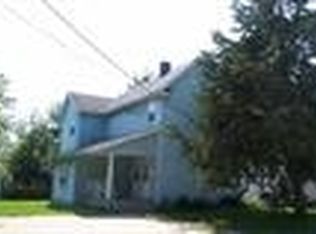 757 W Chestnut St, Freeport, IL 61032