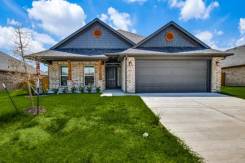 2806 Clover Dr Photo 1