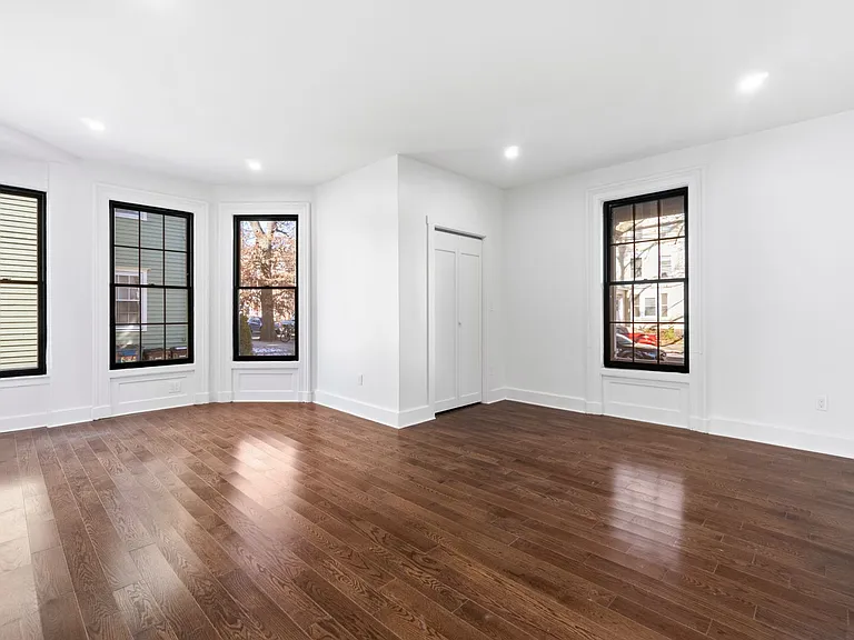 54 Trumbull St — Photo 19