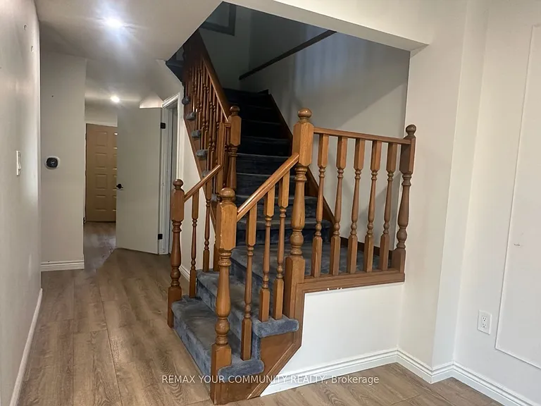 9 Buchanan Cres — Photo 7