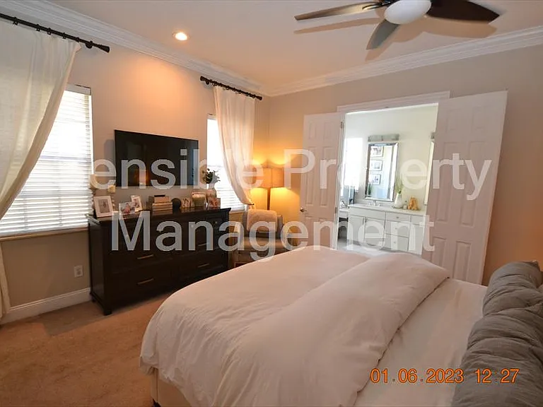 2405 Victoria Gardens Ln — Photo 27