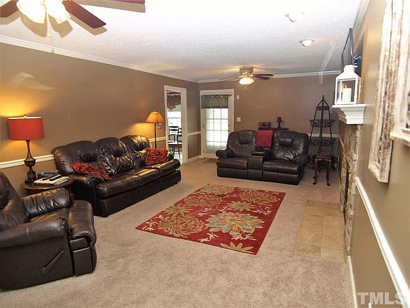 4th image of 10 Woodsdale Dr