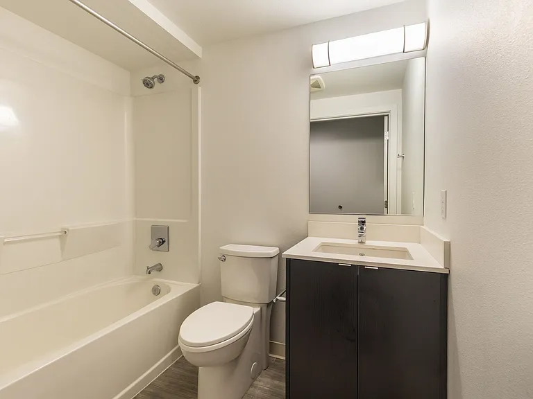 722 E Pike St — Photo 83