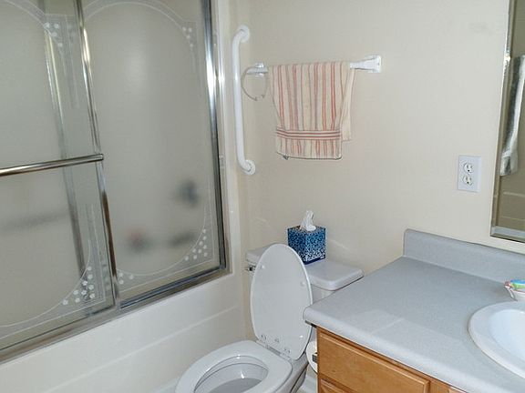 second bath off master bedroom