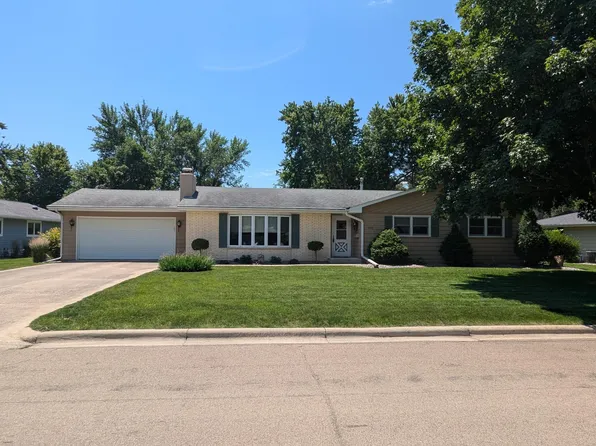 416 Ridge Rd, Albert Lea, MN 56007