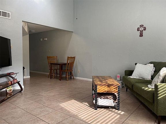 2nd image of 309 Spruce St APT A
