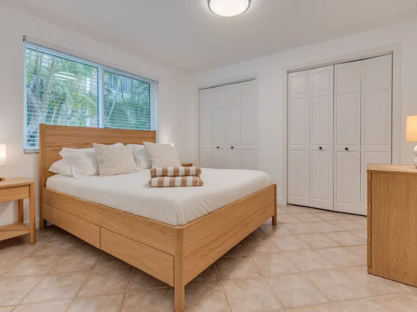 1964 Alamanda Dr APT 4, Naples, FL 34102