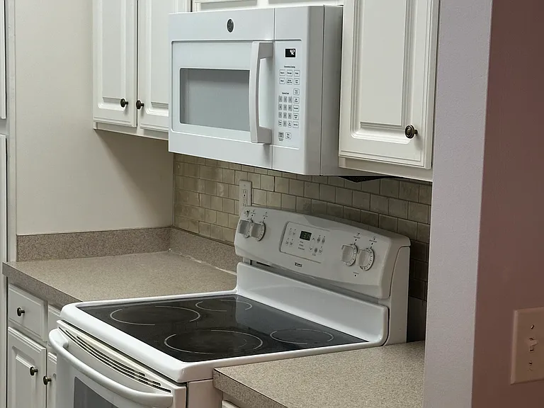 119 Fountain Pointe Ln #103 — Photo 2
