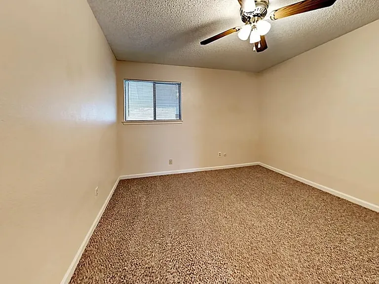 1101 Suburban Dr — Photo 12