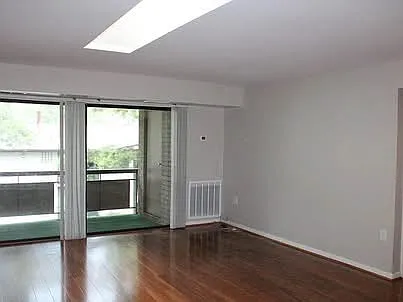 2 bed, 1002 sqft, $2,495 — Photo 4