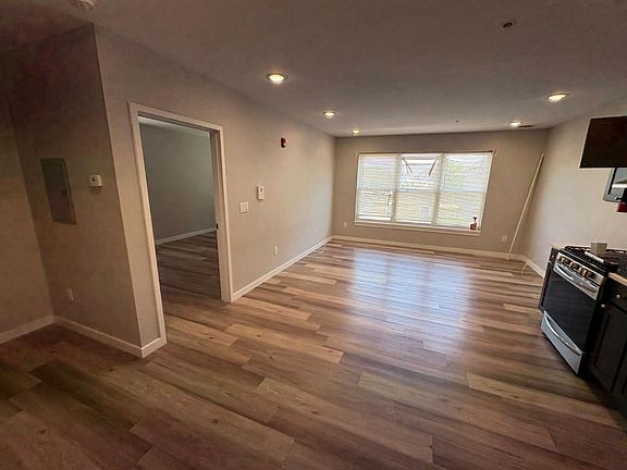 2nd image of 100 Carroll St Floor 1