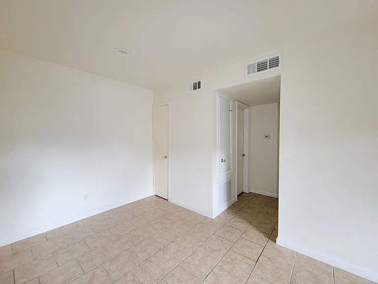 Kimberly House Apartments — Photo 23