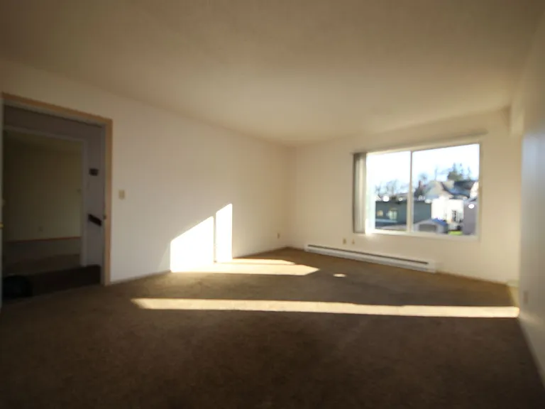 616 Molalla Ave — Photo 2