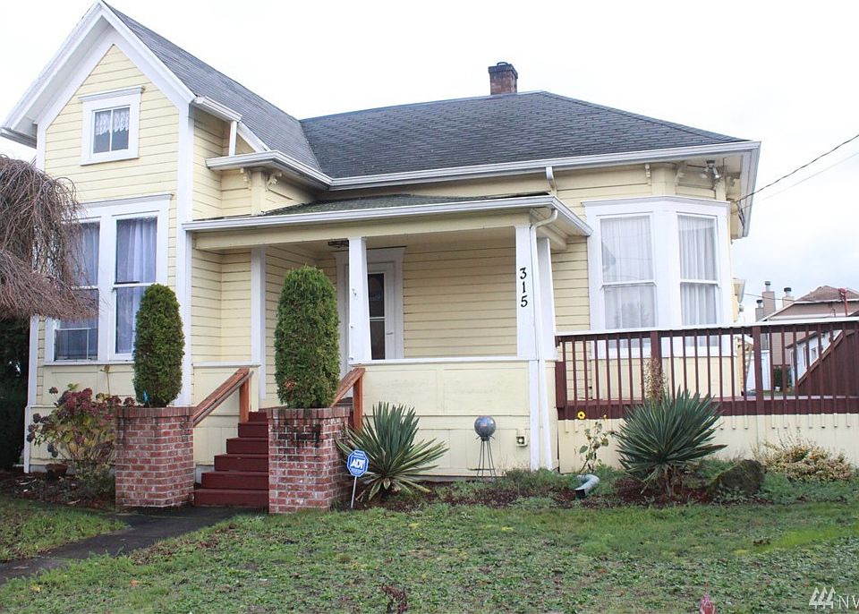 1st image of 315 2nd St NE