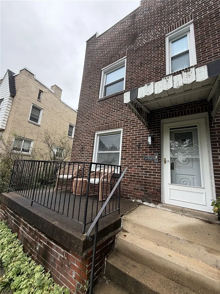 3 bed, 1280 sqft, $1,325 — Photo 2