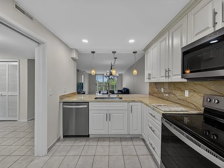 3503 Oaks Way #505 — Photo 7