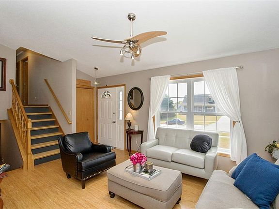 4th image of 404 Goldfinch Cir