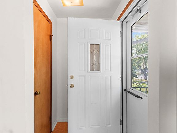 2nd image of 1926 Hillview Dr