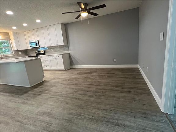 5th image of 3669 Iris St N