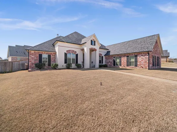 2812 Oak Creek Blvd, Tyler, TX 75703