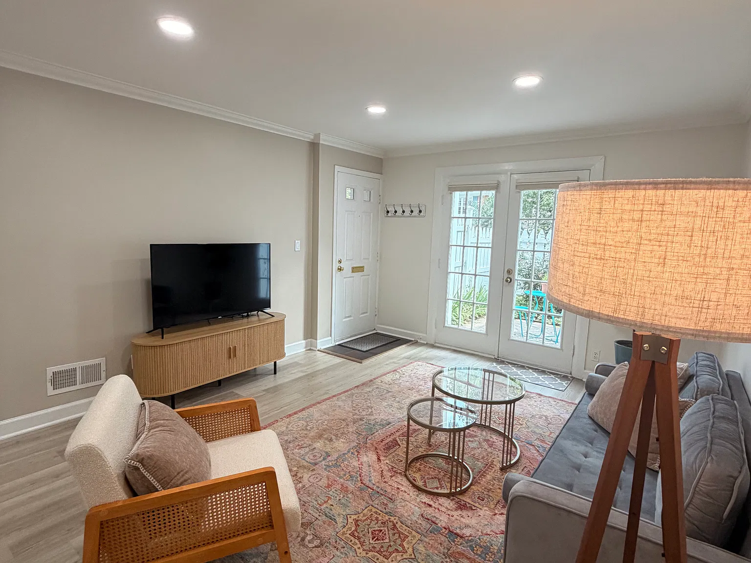 2 bed, 810 sqft, $2,600 — Photo 3