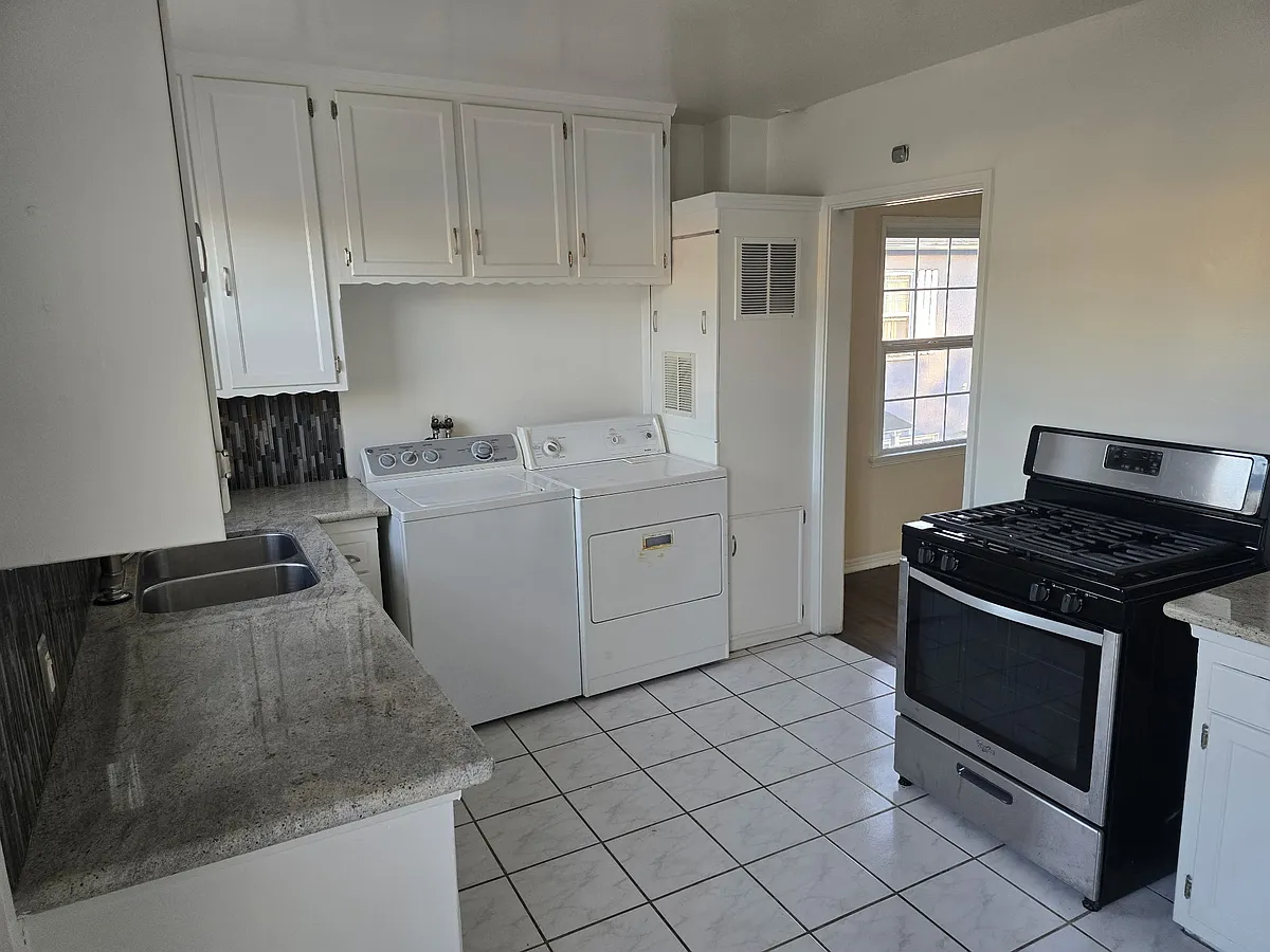 Building Photo - 5410 Kinston Ave #5410