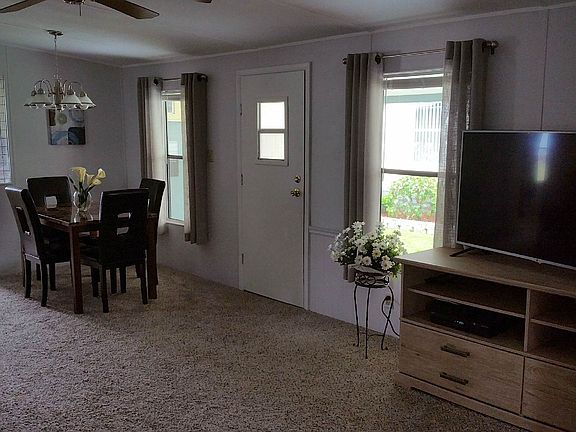 5th image of 315 Crestwood Dr