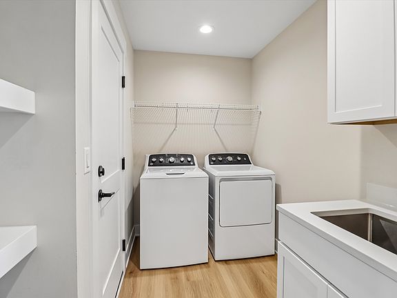 4th image of 3129 NE Fawn Ln