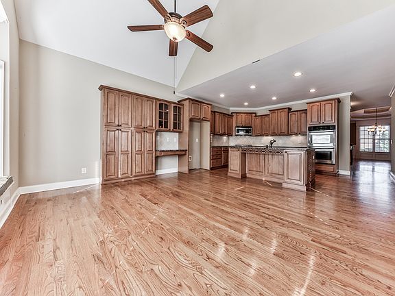 2nd image of 1027 Meadow Brook Dr