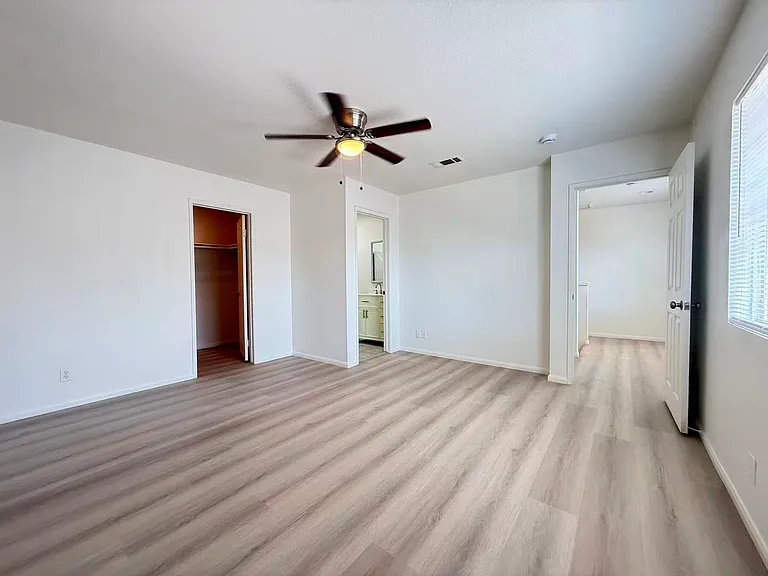138 S Walnut Ave #B — Photo 15