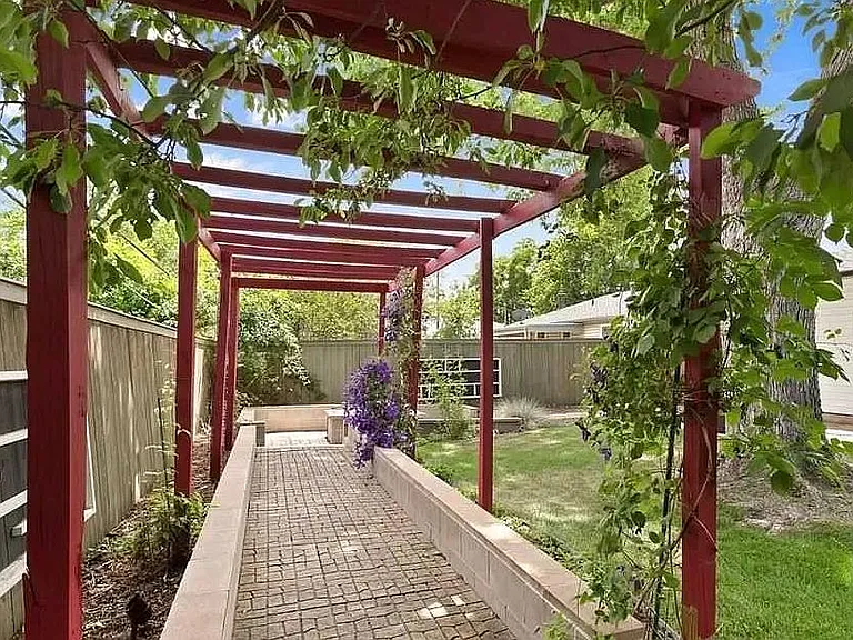 2414 Pierce St — Photo 3