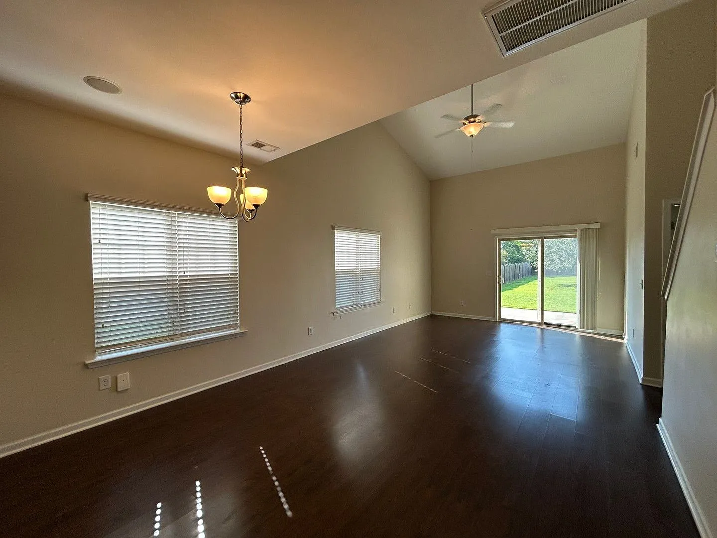 Popular Hunters Crossing Subdivision- 4 Bed/2.5 Bath-Application Fees Waived For All Active Duty ... — Photo 4