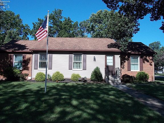3rd image of 3750 N Delwood Dr