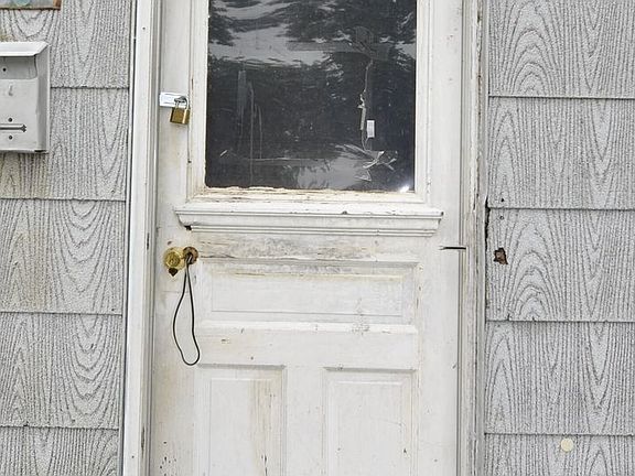 3rd image of 108 W 1st South St