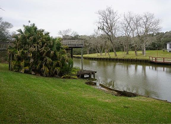 3rd image of 615 Shady Oaks Hbr