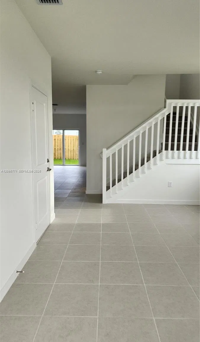 3 bed, 2.5 bath, 1898 sqft, $2,650 — Photo 3