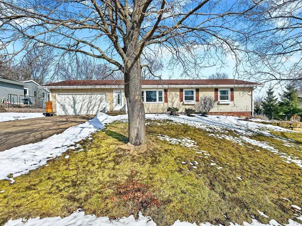 709 Hamilton Dr, Mount Horeb, WI 53572