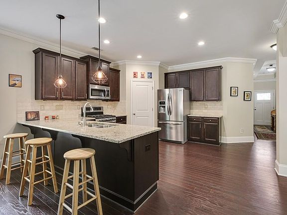 3rd image of 308 Vallejo Ct