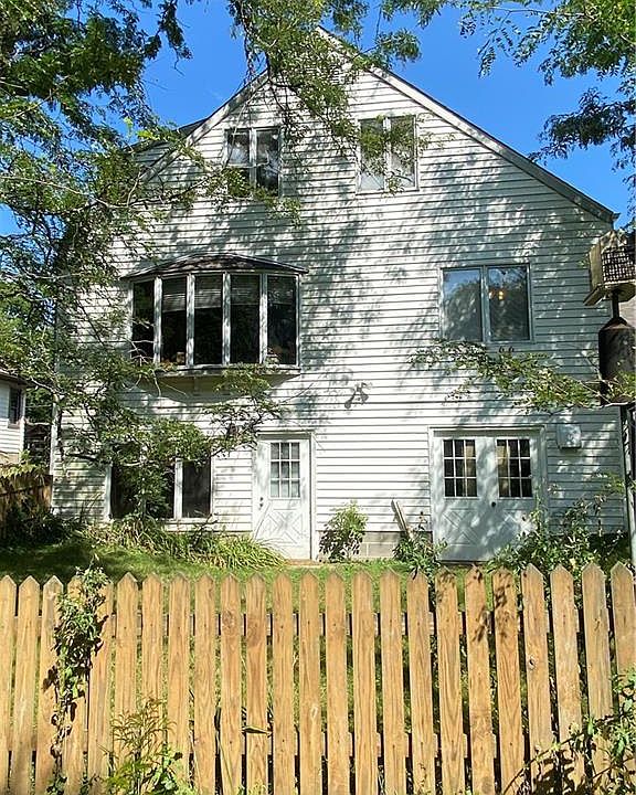 2nd image of 113 Mapleridge Rd