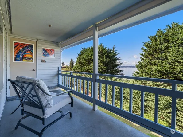 28701 6th Place S #204, Des Moines, WA 98198