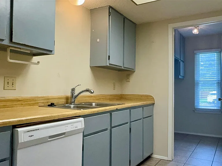 1213 Kenyon Dr — Photo 5