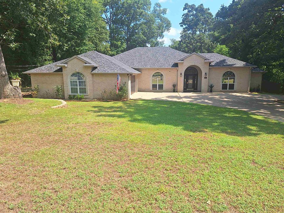1st image of 1804 W Lake Dr