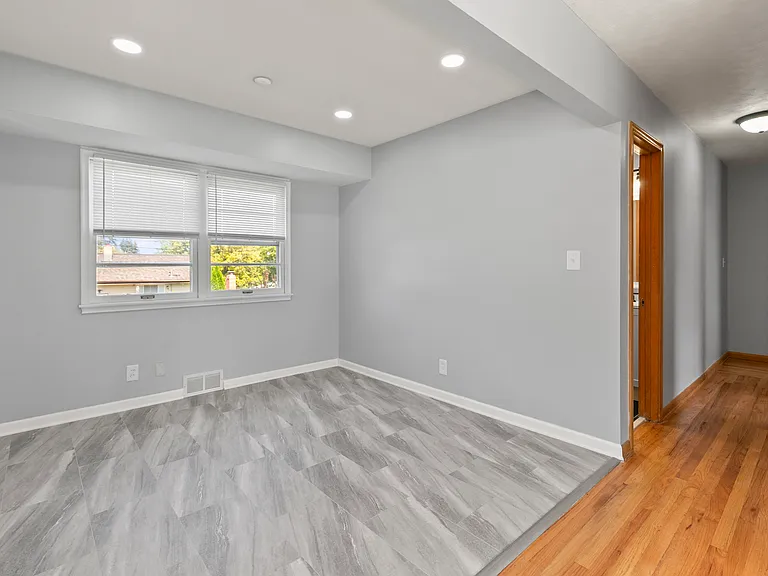 11214 Leavenworth St — Photo 8