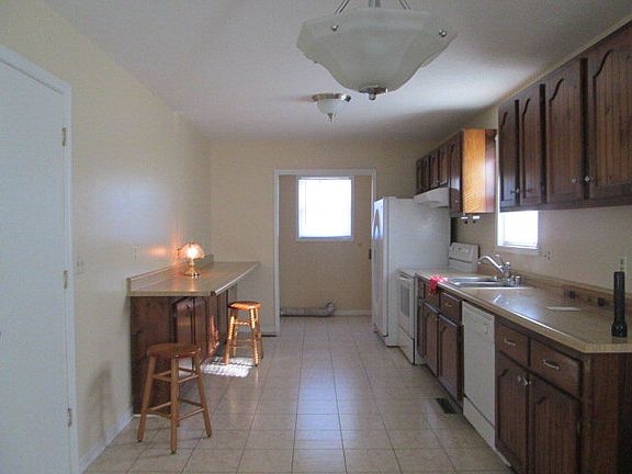 2nd image of 685 West Dr